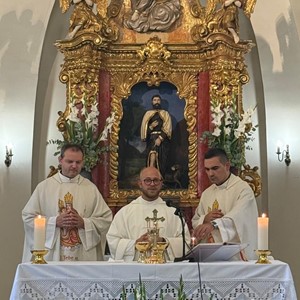 Mladomisnik vlč. Jurica Klanfar predvodio proštenje na Rokovom perivoju